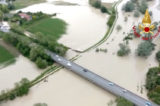 Maltempo, Emilia-Romagna continua l’allerta rossa. Esondazione fiume Savio, salvati un disabile con badante
